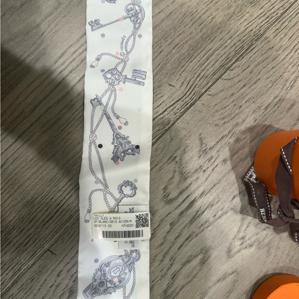 Hermes White and Gray Twilly Scarf - Picture 2 of 3